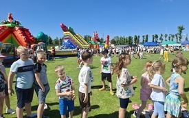 OSiR wraz partnerami po raz kolejny zorganizował Dzień Dziecka i połączył z Dniem Matki.  84