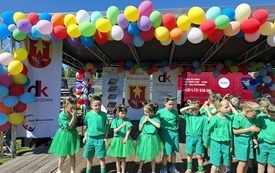 OSiR wraz partnerami po raz kolejny zorganizował Dzień Dziecka i połączył z Dniem Matki.  124