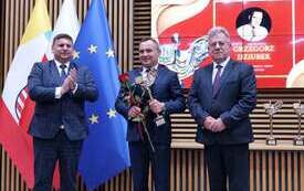 Zasłużeni świętokrzyscy samorządowcy zostali wyr&oacute;żnieni przez wojewodę J&oacute;zefa Bryka. 8