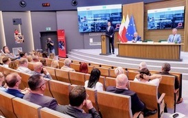 Samorządy i przedsiębiorstwa mogą już ubiegać się o finansowanie inwestycji wzmacniających bezpieczeństwo i odporność państwa w ramach Funduszu Bezpieczeństwa i Obronności. 9