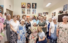 Wyjątkowy jubileusz w Klubie Seniora. 90. urodziny najstarszej seniorki (10)