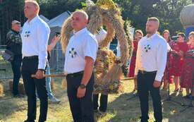 Koło Gospodyń Wiejskich Jeżowice reprezentowało Gminę Włoszczowa na Dożynkach Powiatowo-Gminnych w Seceminie  (2)