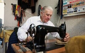 PRZEZ ŻYCIE Z IGŁĄ I MUZYKĄ - 70 LAT PRACY W ZAWODZIE KRAWCA 10