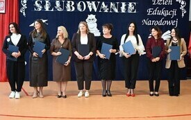 Uroczysta akademia i ślubowanie pierwszoklasist&oacute;w w Koniecznie 19