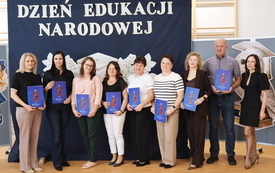 Ślubowanie uczni&oacute;w klasy pierwszej i Dzień Edukacji Narodowej w Czarncy  3