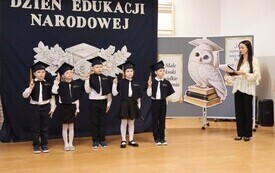Ślubowanie uczni&oacute;w klasy pierwszej i Dzień Edukacji Narodowej w Czarncy  13