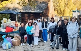 Uczniowie z pomocą dla bezdomnych zwierząt. Dary trafiły do schroniska w Rytlowie 1