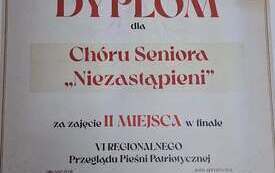 Ch&oacute;r Seniora &bdquo;Niezastąpieni&rdquo; z Włoszczowy z II miejscem w regionalnym przeglądzie pieśni patriotycznej 1