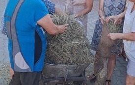 Mieszkańcy Łachowa już zaczęli przygotowania do gminnych dożynek. 3