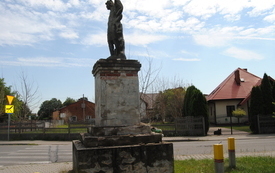 Do listopada zakończy się remont figury św. Floriana na skrzyżowaniu ulic R&oacute;żanej i Kusocińskiego we Włoszczowie. 15