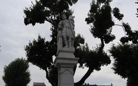 Do listopada zakończy się remont figury św. Floriana na skrzyżowaniu ulic R&oacute;żanej i Kusocińskiego we Włoszczowie. 16