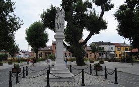 Do listopada zakończy się remont figury św. Floriana na skrzyżowaniu ulic R&oacute;żanej i Kusocińskiego we Włoszczowie. 17