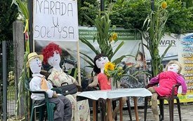 Pracowite gospodynie z Łachowa tryskały pomysłami i poświęciły wiele czasu na wykonanie słomianych witaczy. 9