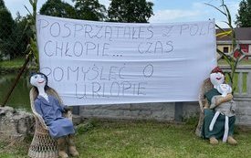 Pracowite gospodynie z Łachowa tryskały pomysłami i poświęciły wiele czasu na wykonanie słomianych witaczy. 12