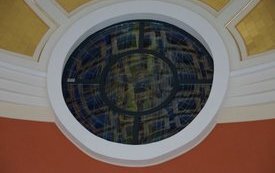 Latem tego roku zakończył się montaż ogrzewania świątyni i wykonania wylewki. Można więc układać posadzkę. Nawy pokryje granit, a prezbiterium marmur.  8