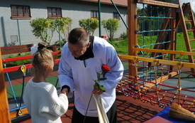 Otwarcie placu zabaw w Koniecznie. 18