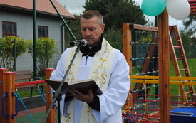 Otwarcie placu zabaw w Koniecznie. 31