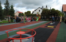 Otwarcie placu zabaw w Koniecznie. 51