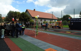 Otwarcie placu zabaw w Koniecznie. 55