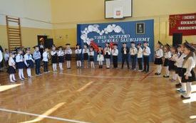 Ślubowanie klas pierwszych w Kurzelowie. 24