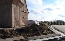 Mieszkańcy Bebelna budują nowy mur zabytkowego kościoła. 6