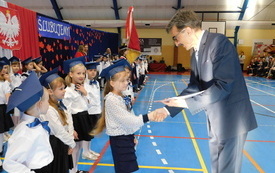 Ślubowanie pierwszak&oacute;w we włoszczowskiej Jedynce. 6