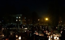 Dzień Zaduszny na cmentarzu parafialnym we Włoszczowie. 1