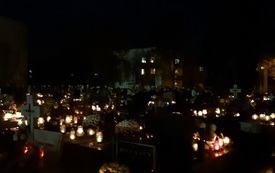 Dzień Zaduszny na cmentarzu parafialnym we Włoszczowie. 2