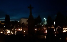 Dzień Zaduszny na cmentarzu parafialnym we Włoszczowie. 11