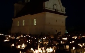 Dzień Zaduszny na cmentarzu parafialnym we Włoszczowie. 12