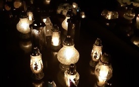 Dzień Zaduszny na cmentarzu parafialnym we Włoszczowie. 28