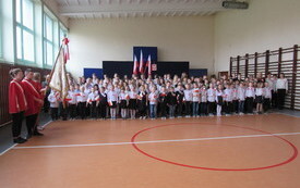 Samorządowe plac&oacute;wki oświaty uczciły Narodowe Święto Niepodległości. 4