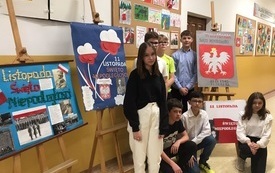 Samorządowe plac&oacute;wki oświaty uczciły Narodowe Święto Niepodległości. 6