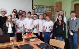 Samorządowe plac&oacute;wki oświaty uczciły Narodowe Święto Niepodległości. 7