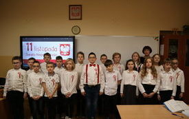 Samorządowe plac&oacute;wki oświaty uczciły Narodowe Święto Niepodległości. 9