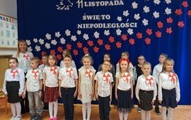 Samorządowe plac&oacute;wki oświaty uczciły Narodowe Święto Niepodległości. 14