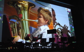 Publiczność miała niepowtarzalną okazję, żeby wysłuchać przygotowanego specjalnie na&nbsp;tę okazję koncertu, przeplatanego przem&oacute;wieniami, gratulacjami. 40