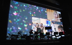 Publiczność miała niepowtarzalną okazję, żeby wysłuchać przygotowanego specjalnie na&nbsp;tę okazję koncertu, przeplatanego przem&oacute;wieniami, gratulacjami. 48