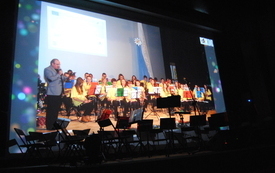 Publiczność miała niepowtarzalną okazję, żeby wysłuchać przygotowanego specjalnie na&nbsp;tę okazję koncertu, przeplatanego przem&oacute;wieniami, gratulacjami. 55