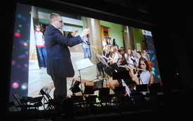 Publiczność miała niepowtarzalną okazję, żeby wysłuchać przygotowanego specjalnie na&nbsp;tę okazję koncertu, przeplatanego przem&oacute;wieniami, gratulacjami. 56