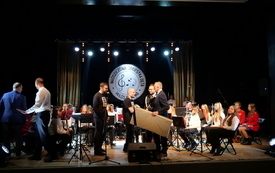 Publiczność miała niepowtarzalną okazję, żeby wysłuchać przygotowanego specjalnie na&nbsp;tę okazję koncertu, przeplatanego przem&oacute;wieniami, gratulacjami. 75