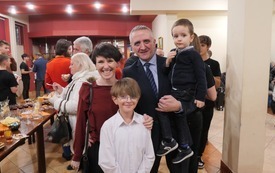 Publiczność miała niepowtarzalną okazję, żeby wysłuchać przygotowanego specjalnie na&nbsp;tę okazję koncertu, przeplatanego przem&oacute;wieniami, gratulacjami. 77