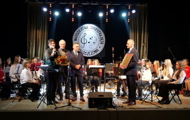 Publiczność miała niepowtarzalną okazję, żeby wysłuchać przygotowanego specjalnie na&nbsp;tę okazję koncertu, przeplatanego przem&oacute;wieniami, gratulacjami. 80