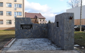 Odnowiony pomnik ZHP.