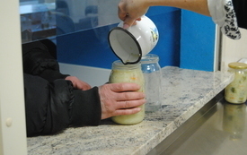 Stoł&oacute;wka jest czynna od poniedziałku do piątku w&nbsp;godzinach 10.30 - 13.00. 1