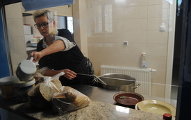 Stoł&oacute;wka jest czynna od poniedziałku do piątku w&nbsp;godzinach 10.30 - 13.00. 5