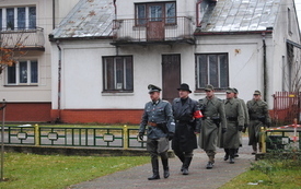 Uroczystości upamiętniające odbyły się w&nbsp;czasie wsp&oacute;lnej Mszy Świętej w&nbsp;kościele parafialnym, na&nbsp;małym cmentarzu, a&nbsp;ważną ich częścią było rekonstrukcyjne pierwsze w&nbsp;dziejach wsi widowisko historyczno 12