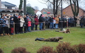 Uroczystości upamiętniające odbyły się w&nbsp;czasie wsp&oacute;lnej Mszy Świętej w&nbsp;kościele parafialnym, na&nbsp;małym cmentarzu, a&nbsp;ważną ich częścią było rekonstrukcyjne pierwsze w&nbsp;dziejach wsi widowisko historyczno 39