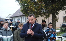 Uroczystości upamiętniające odbyły się w&nbsp;czasie wsp&oacute;lnej Mszy Świętej w&nbsp;kościele parafialnym, na&nbsp;małym cmentarzu, a&nbsp;ważną ich częścią było rekonstrukcyjne pierwsze w&nbsp;dziejach wsi widowisko historyczno 62