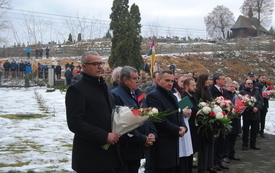 Uroczystości upamiętniające odbyły się w&nbsp;czasie wsp&oacute;lnej Mszy Świętej w&nbsp;kościele parafialnym, na&nbsp;małym cmentarzu, a&nbsp;ważną ich częścią było rekonstrukcyjne pierwsze w&nbsp;dziejach wsi widowisko historyczno 94